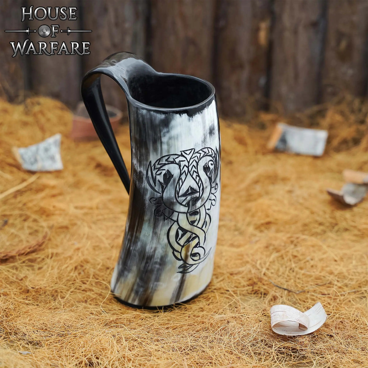 Jarra medieval serpiente en cuerno