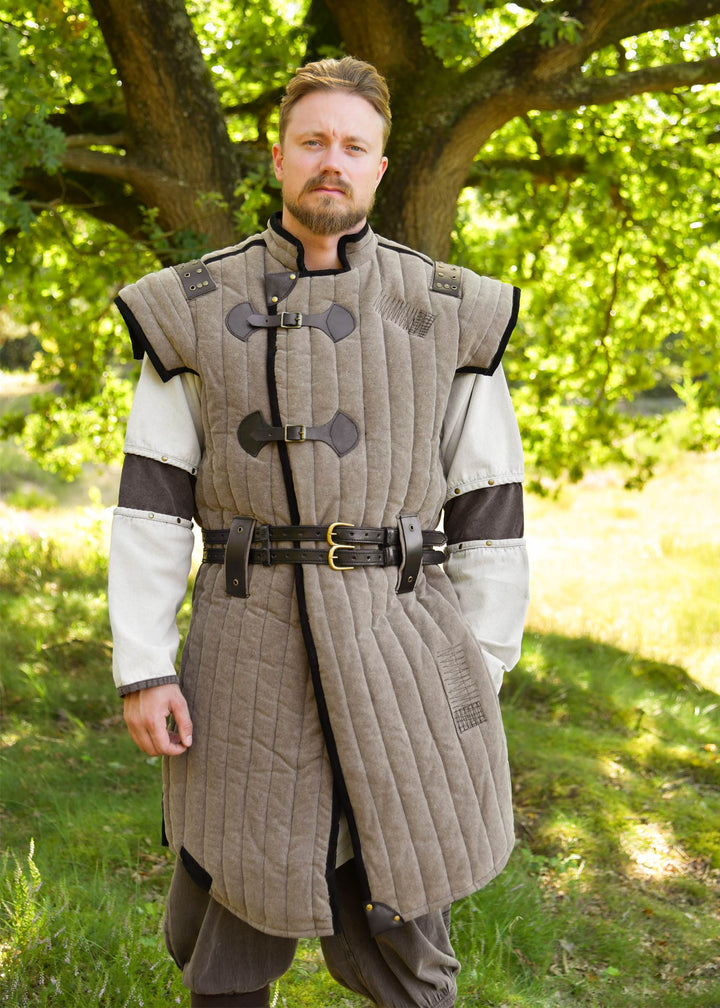 Gambesón medieval marrón-negro acabado desgastado modelo Vari