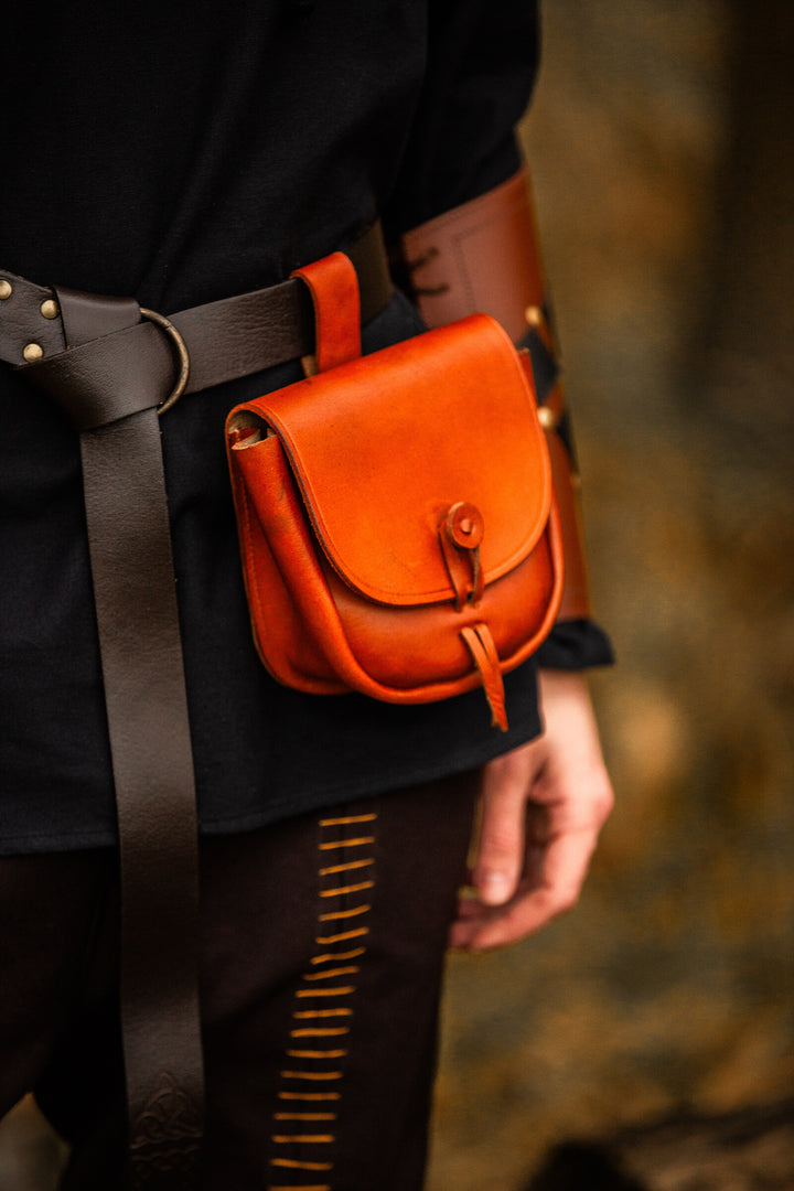 Bolso medieval en cuero modelo Tilo, color coñac