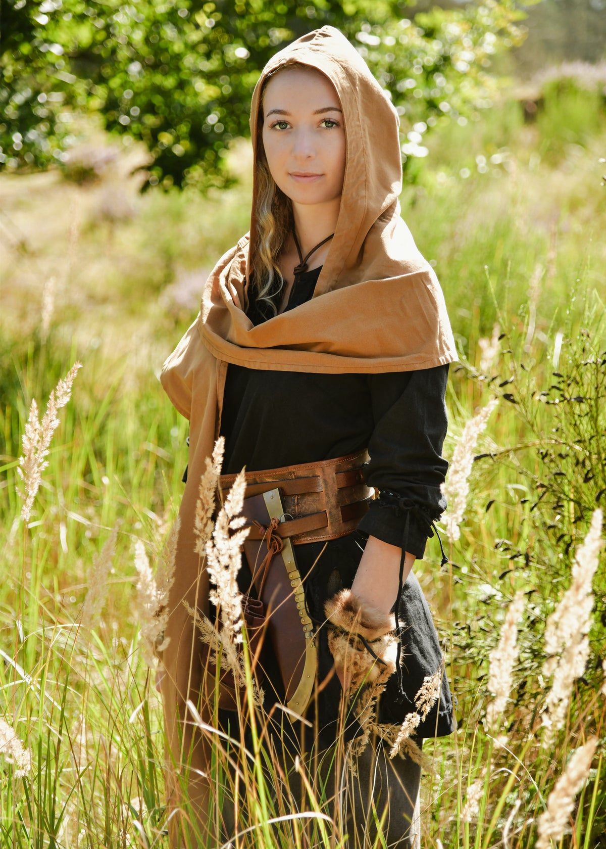 Bufanda medieval con capucha en algodón, color beige