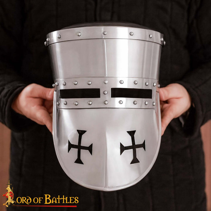 Casco caballero templario Siglo XIII, con forro acolchado (calibre 16)