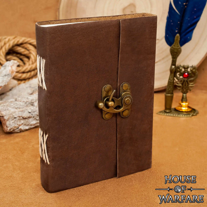 Diario medieval con tapa en cuero marrón hecho a mano