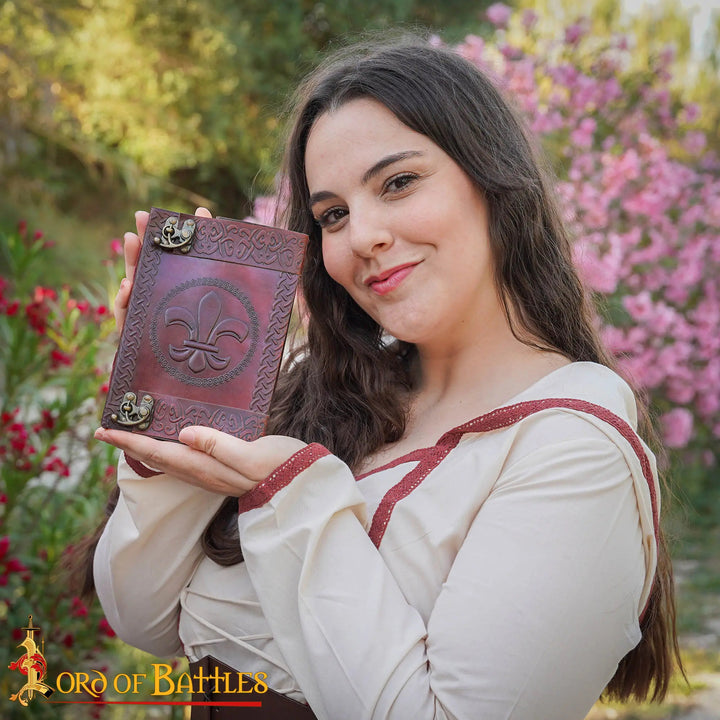 Diario medieval tapa cuero diseño Flor de Lis repujada