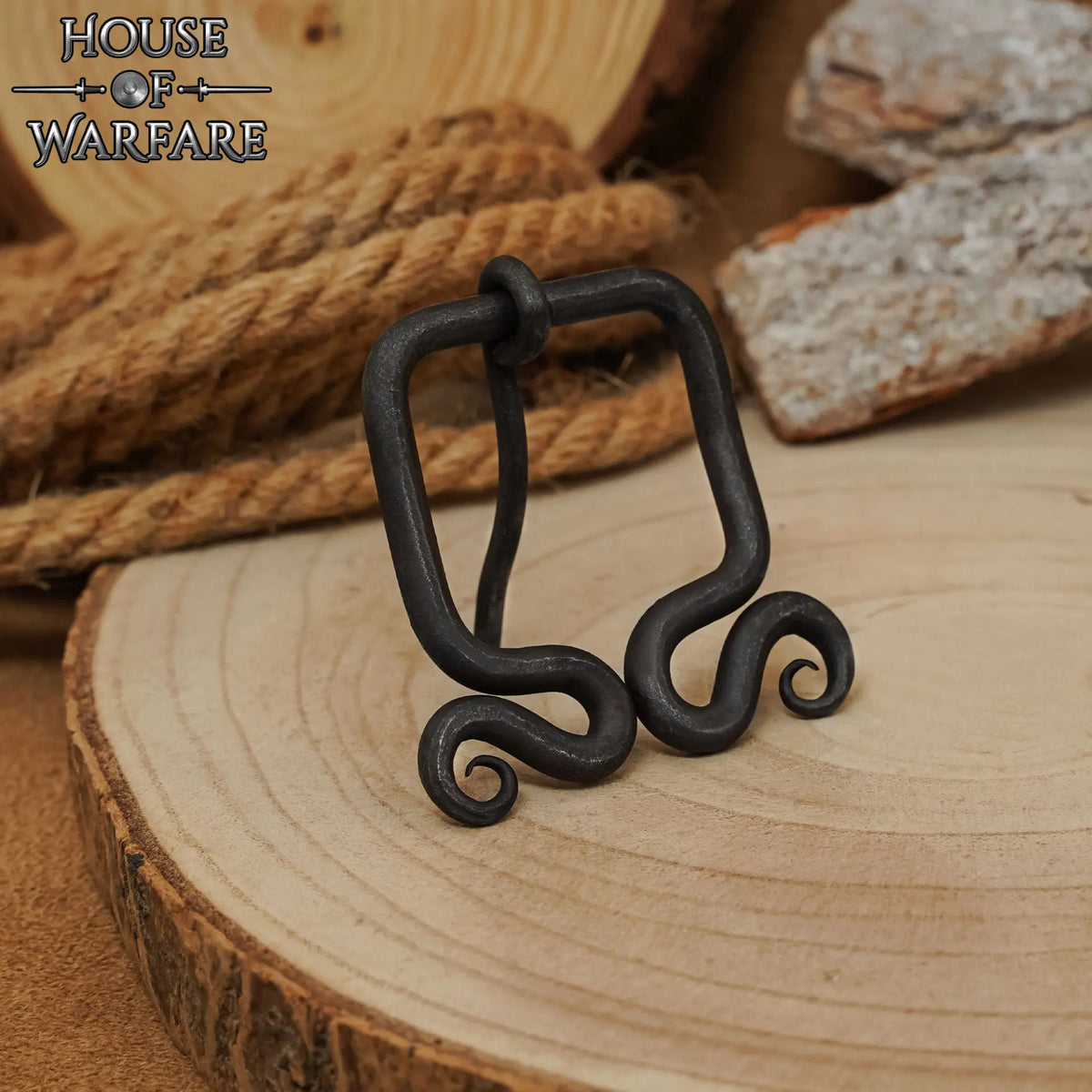 Hebilla medieval rústica forjada (6,3x4,2 cm.)