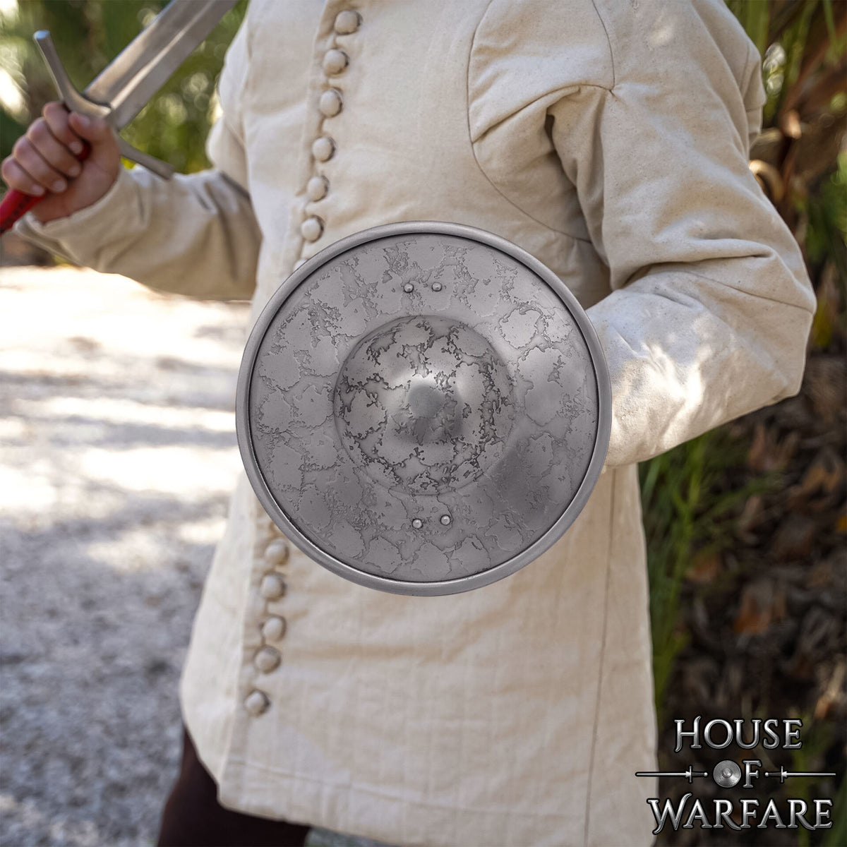 Broquel medieval funcional en acero mango remachado
