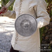 Broquel medieval funcional en acero mango remachado