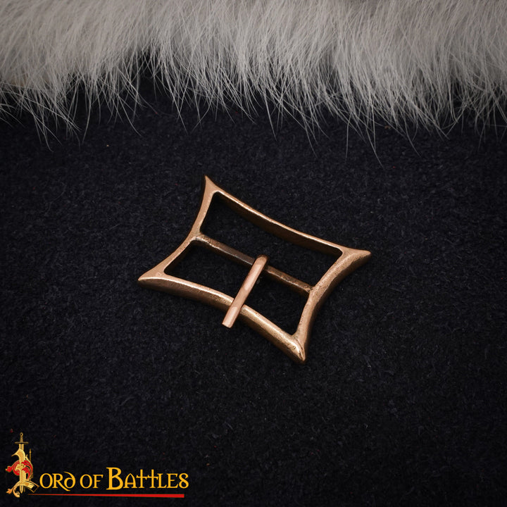 Hebilla medieval rectangular Alta Edad Media, bronce envejecido