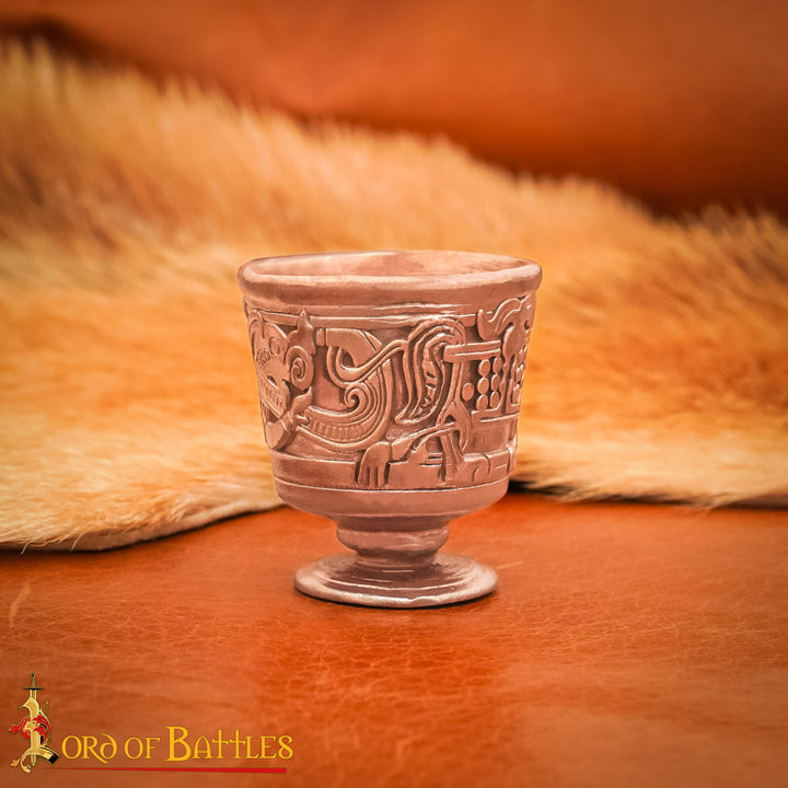 Copa pequeña medieval Siglo XII en bronce pulido