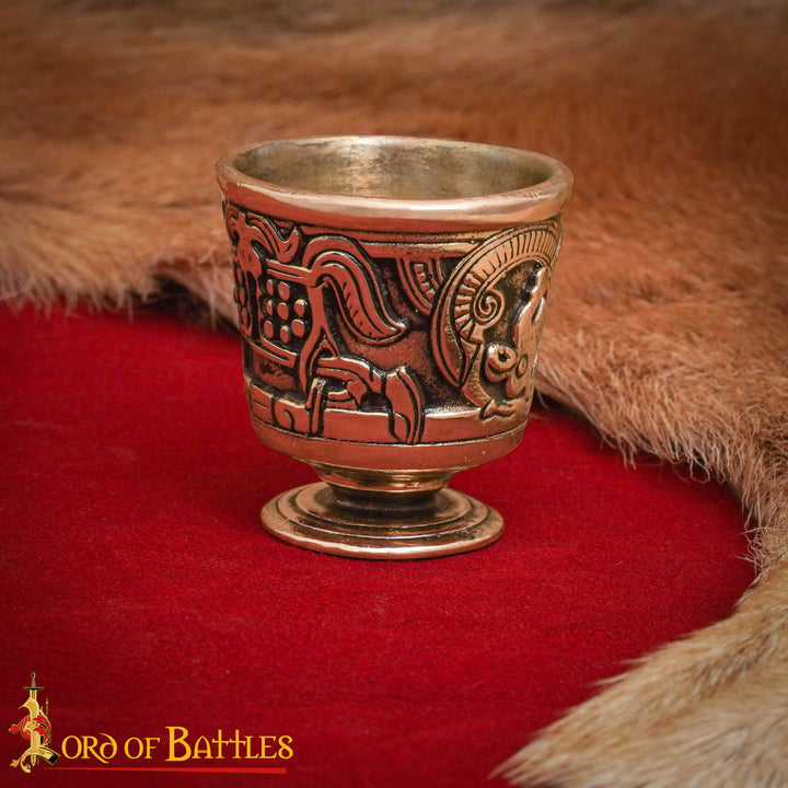 Copa pequeña medieval Siglo XII en bronce envejecido