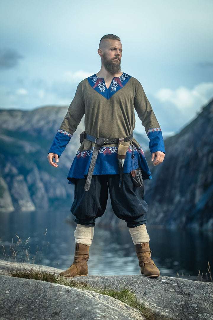 Túnica corta vikinga modelo Freydis, color oliva-azul