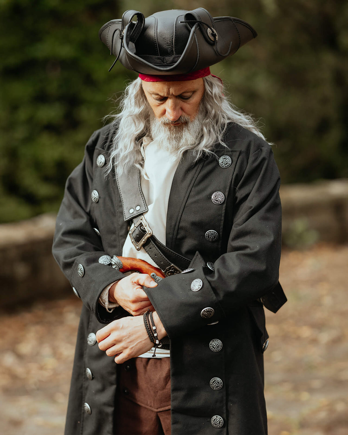 Abrigo medieval Pirata modelo Capitan Chad, color negro