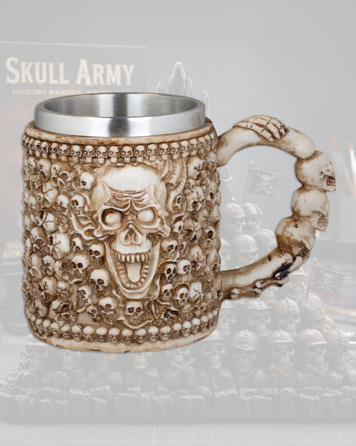 Taza resina Tole10 calaveras y huesos, 12 cm.