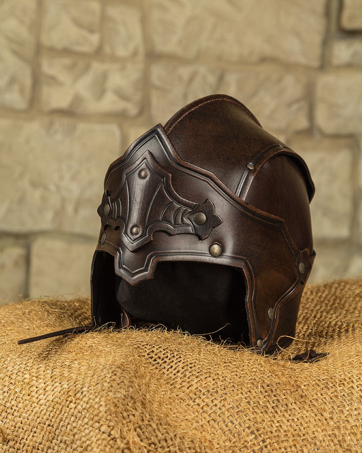 Casco medieval en cuero marrón, modelo Antonius