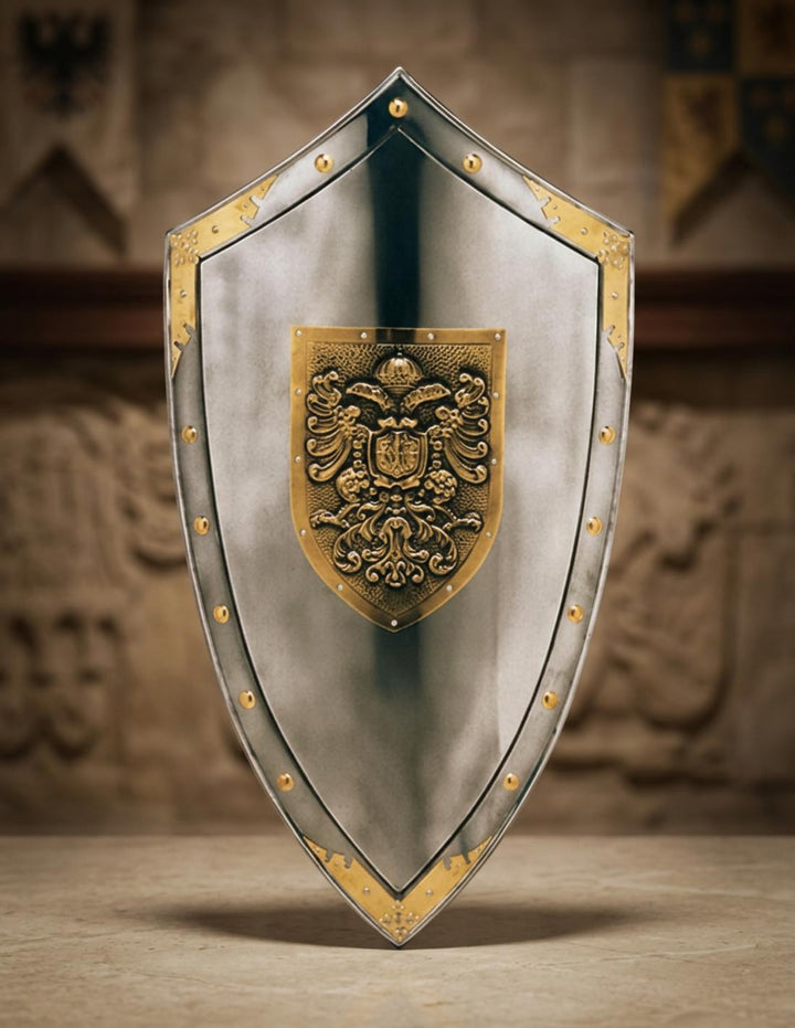 Escudo con grabado dorado de águilas
