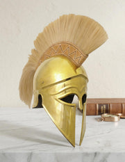 Casco griego corintio con penacho