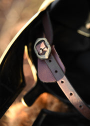 Casco griego corintio con penacho
