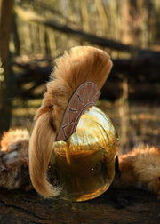 Casco griego corintio con penacho