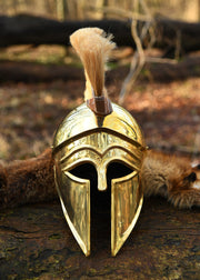 Casco griego corintio con penacho