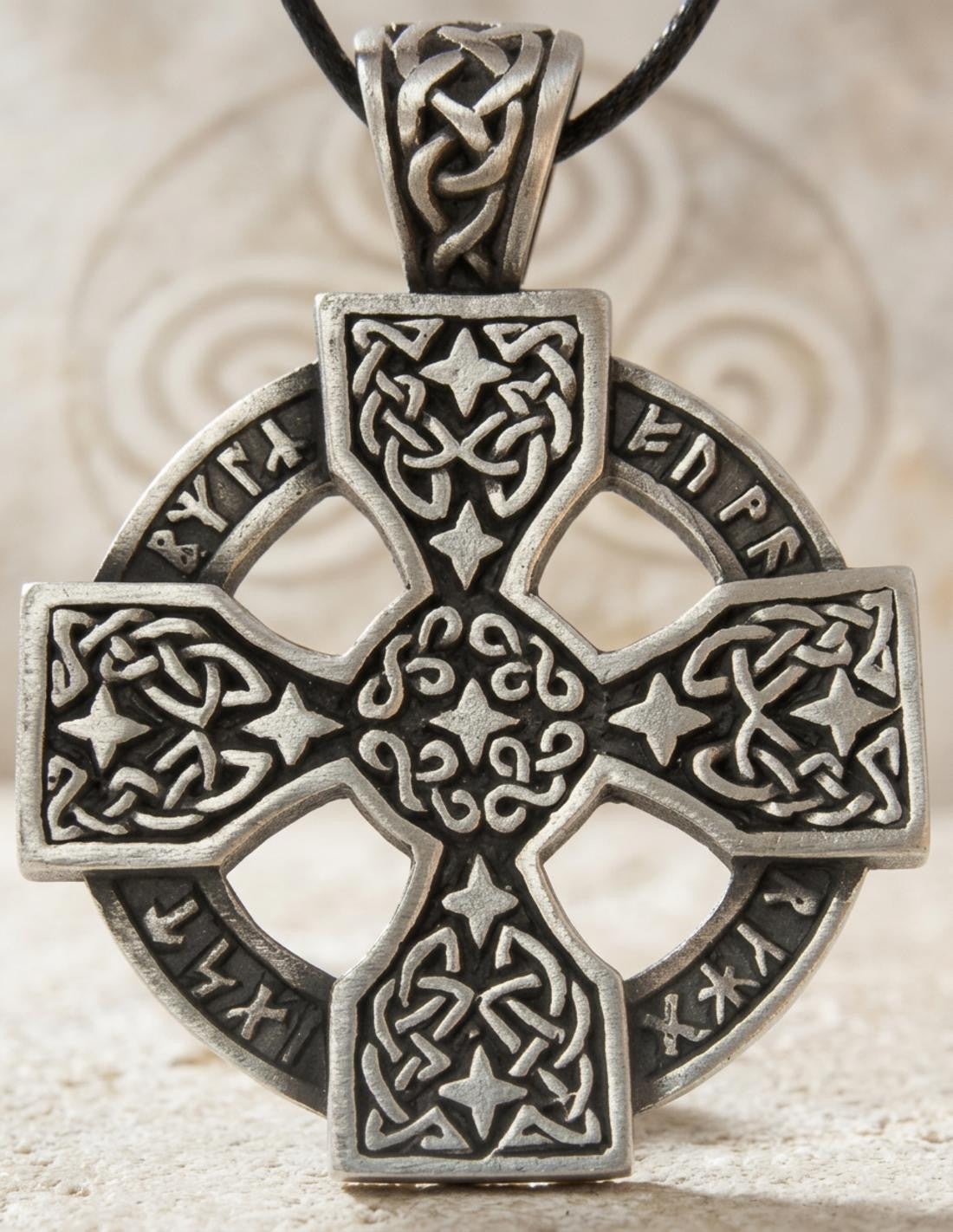 Colgante céltico rueda rúnica
