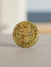 Moneda 100 escudos dorada, 4 cms.