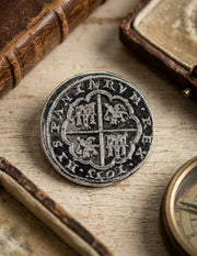 Moneda 8 reales plateada, 3,5 cms.