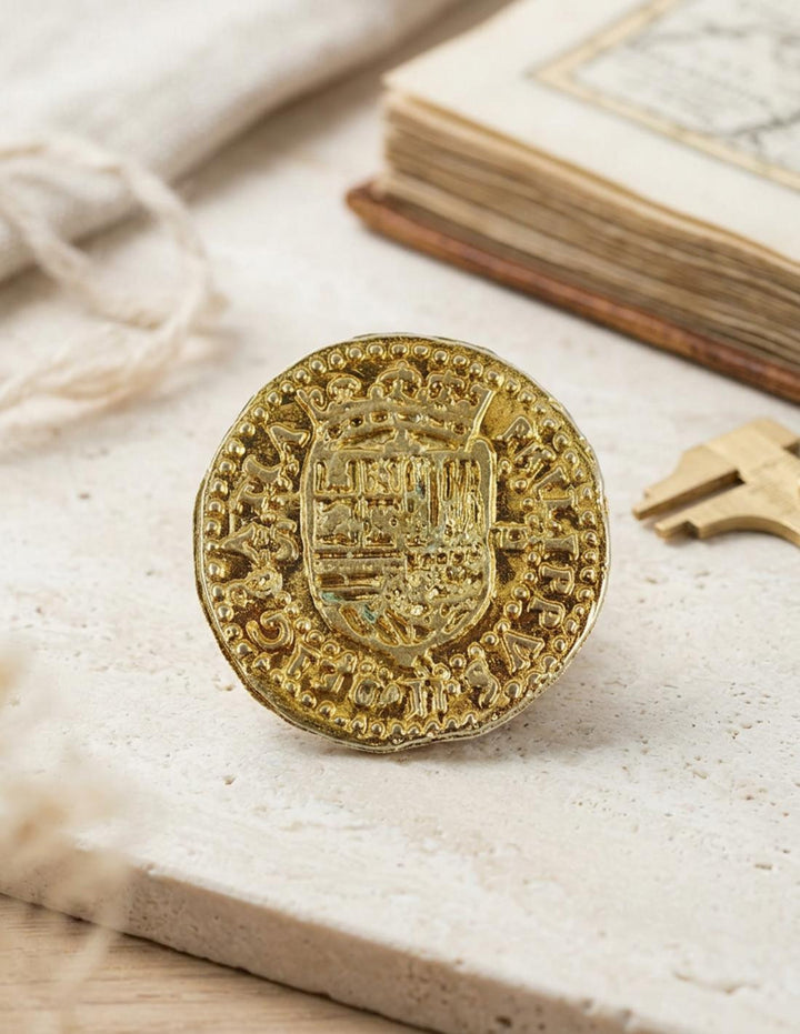 Moneda 2 Escudos dorada, 3 cms.