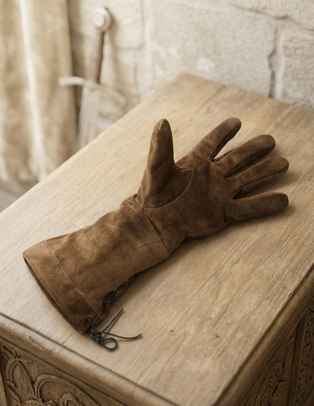 Guantes medievales marrones
