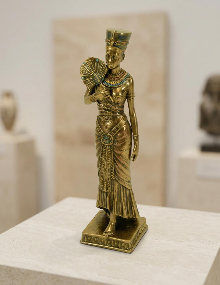 Figura Reina egipcia con abanico