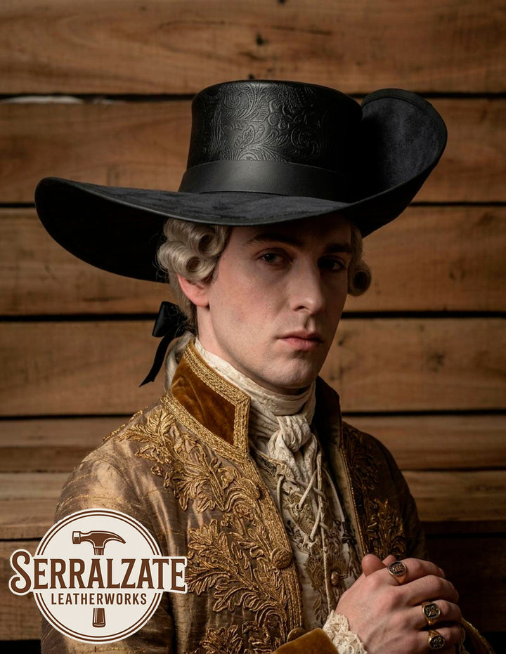 Sombrero Tricornio de Capitán con Grabado Barroco, Cuero negro Deluxe