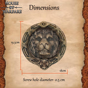 Aldaba medieval modelo León en latón antiguo