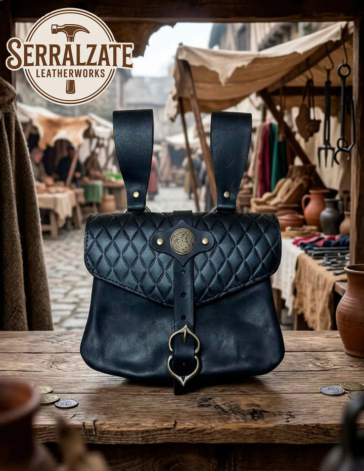 Bolso de Cintura Medieval en Cuero Negro con Relieve de Diamante
