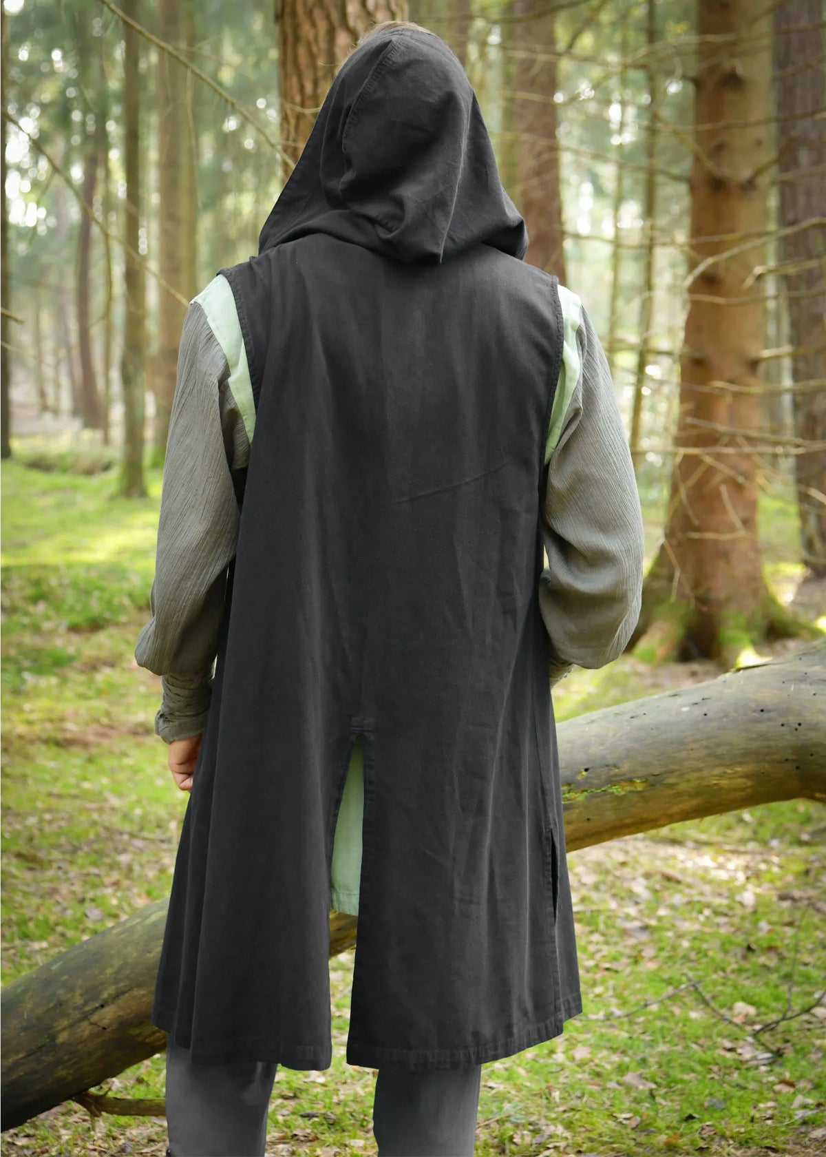 Chaleco medieval con capucha modelo Lorun, color negro