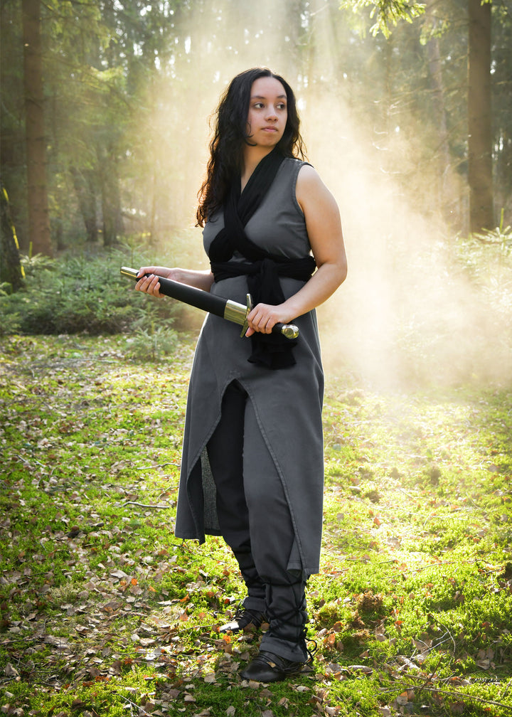 Vestido medieval con chal modelo Ilora, color gris
