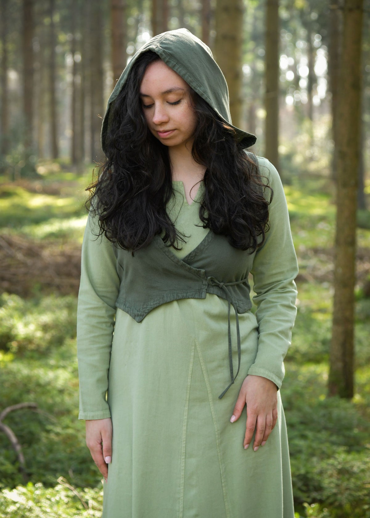 Chaleco medieval con capucha modelo Nalen, color verde oliva