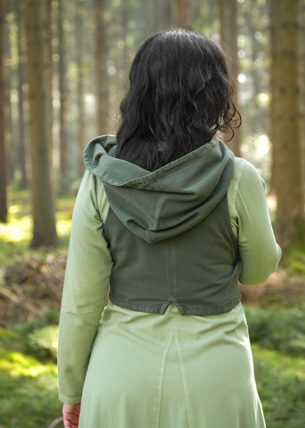 Chaleco medieval con capucha modelo Nalen, color verde oliva