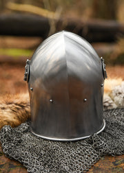 Bacinete de guerrero medieval, con visera