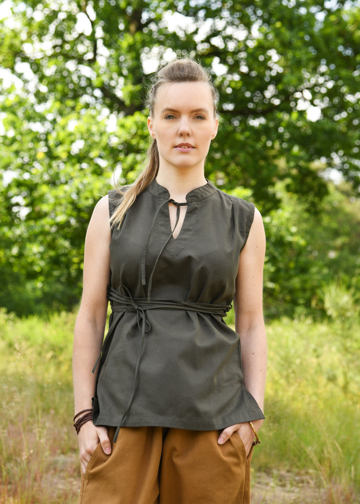 Blusa vikinga sin mangas modelo Levke, verde oliva