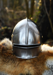 Casco Sallet Alemán en acero pulido, siglo XV
