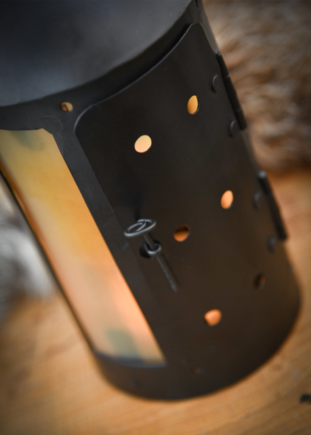 Farol medieval redondo con ventanas de cuerno (26 cm.)