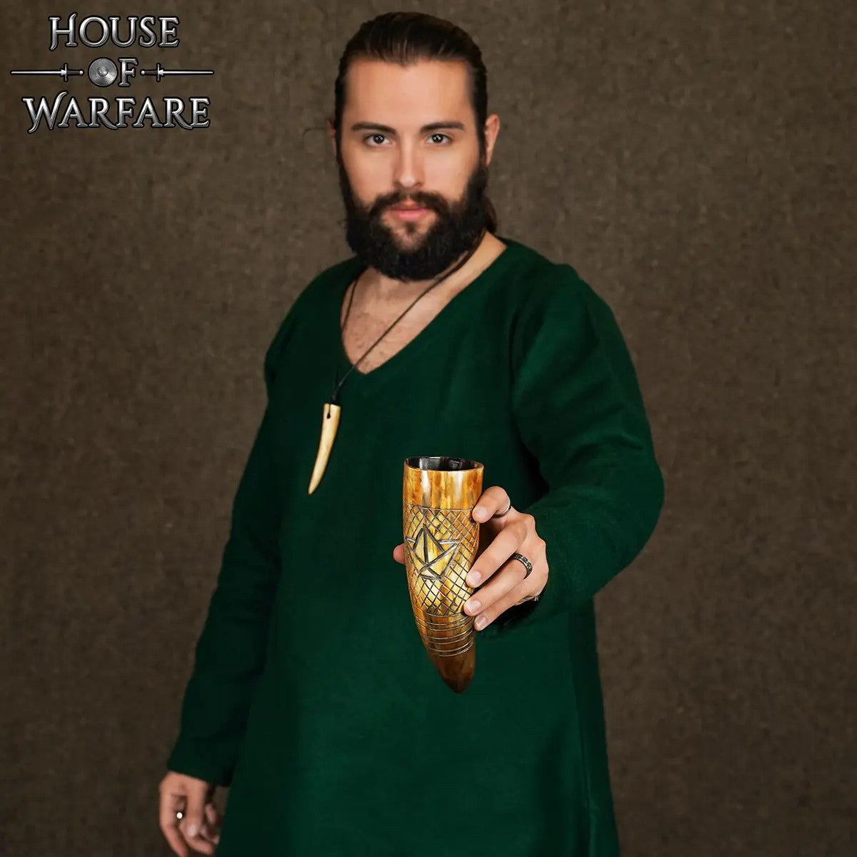 Cuerno natural vikingo Runebound con grabados
