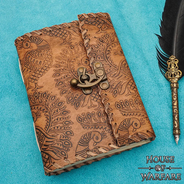 Diario medieval hecho a mano en cuero repujado diseño Pavo Real