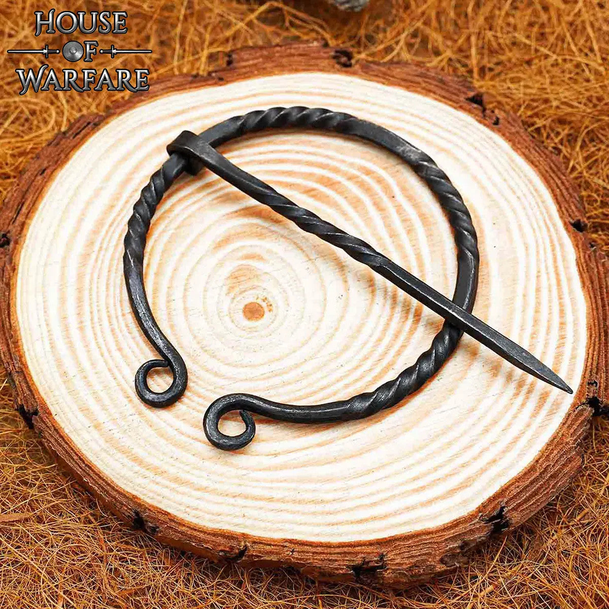 Fibula medieval en hierro enroscado, forjada a mano