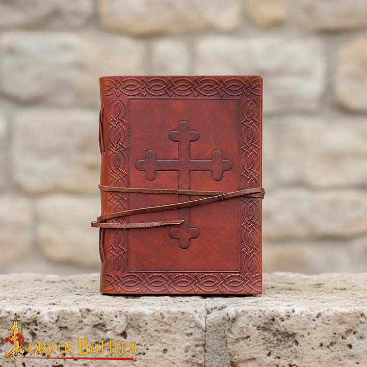 Diario medieval encuadernado en cuero marrón repujado Cruz Celta