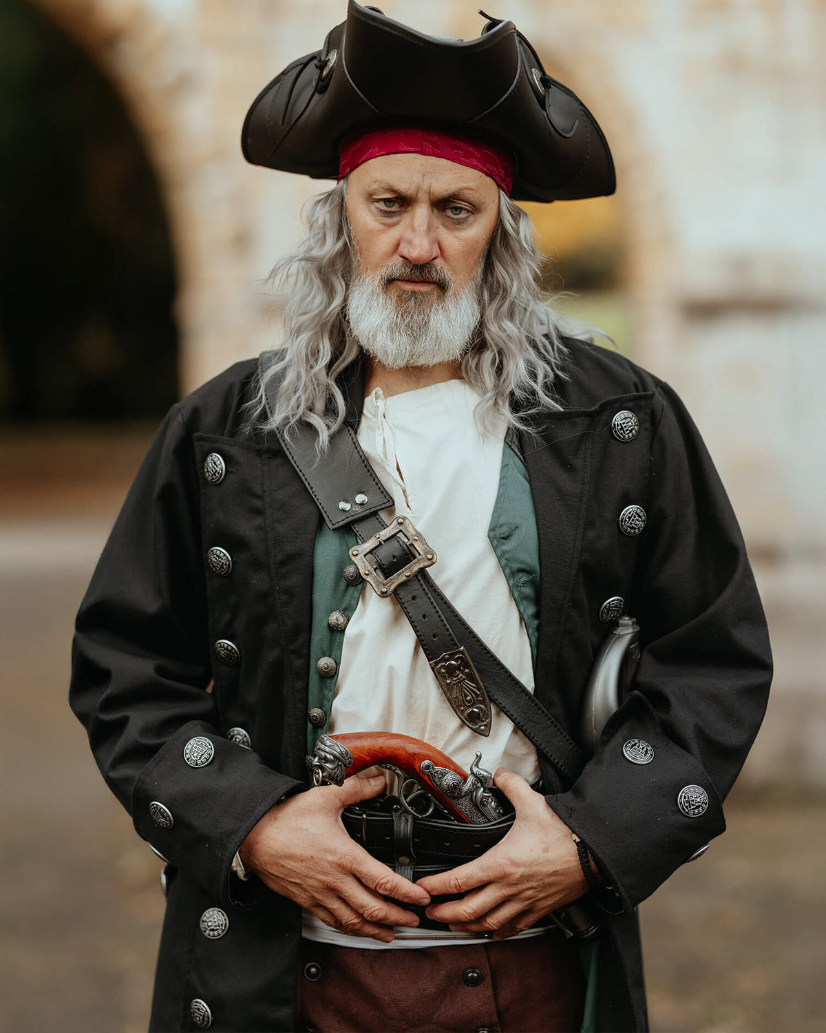 Cinturón medieval cruzado en cuero negro