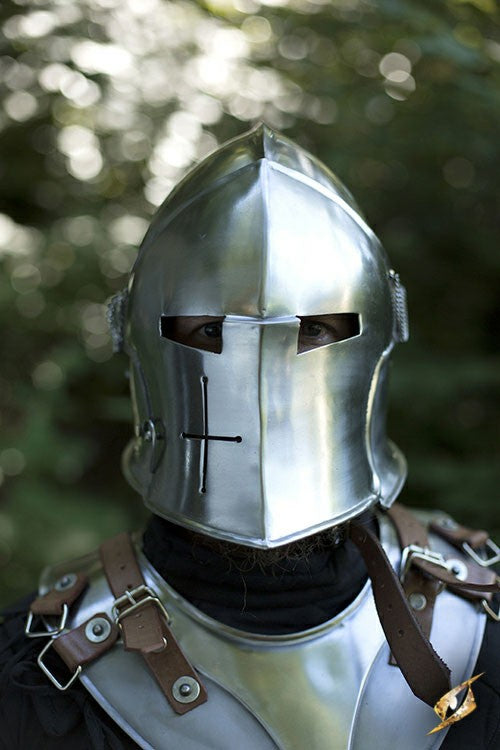 Bacinete medieval con visor