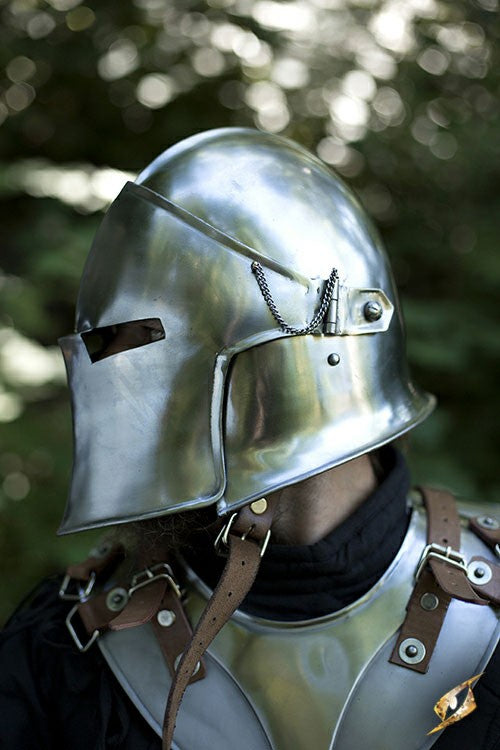 Bacinete medieval con visor