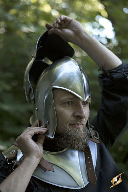 Bacinete medieval con visor