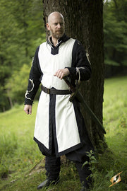 Túnica medieval sin mangas