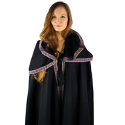 Capa medieval de lana con capucha