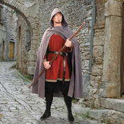 Capa medieval con capucha